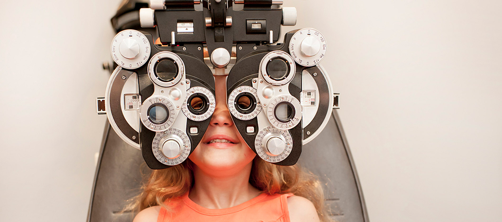 Optometreist Fitting Young Girl With Eyeglasses 0001 4Ellie Phoropter